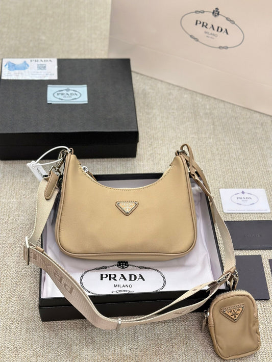 Pra hobo new arrival bag size : 22 * 16cm