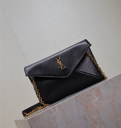 Cassandre Pouch