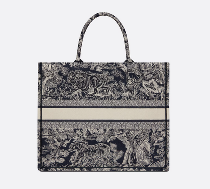 D Medium Book Tote size : 36 x 27.5 x 16.5 cm