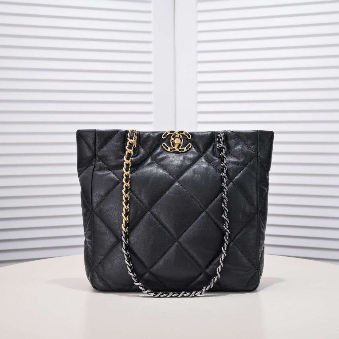 CC 22b 19 BAG tote