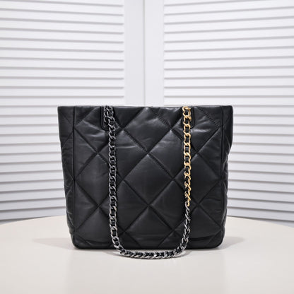 CC 22b 19 BAG tote