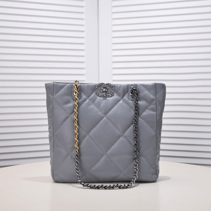 CC 22b 19 BAG tote