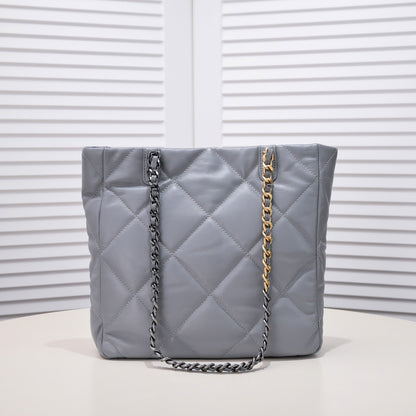 CC 22b 19 BAG tote