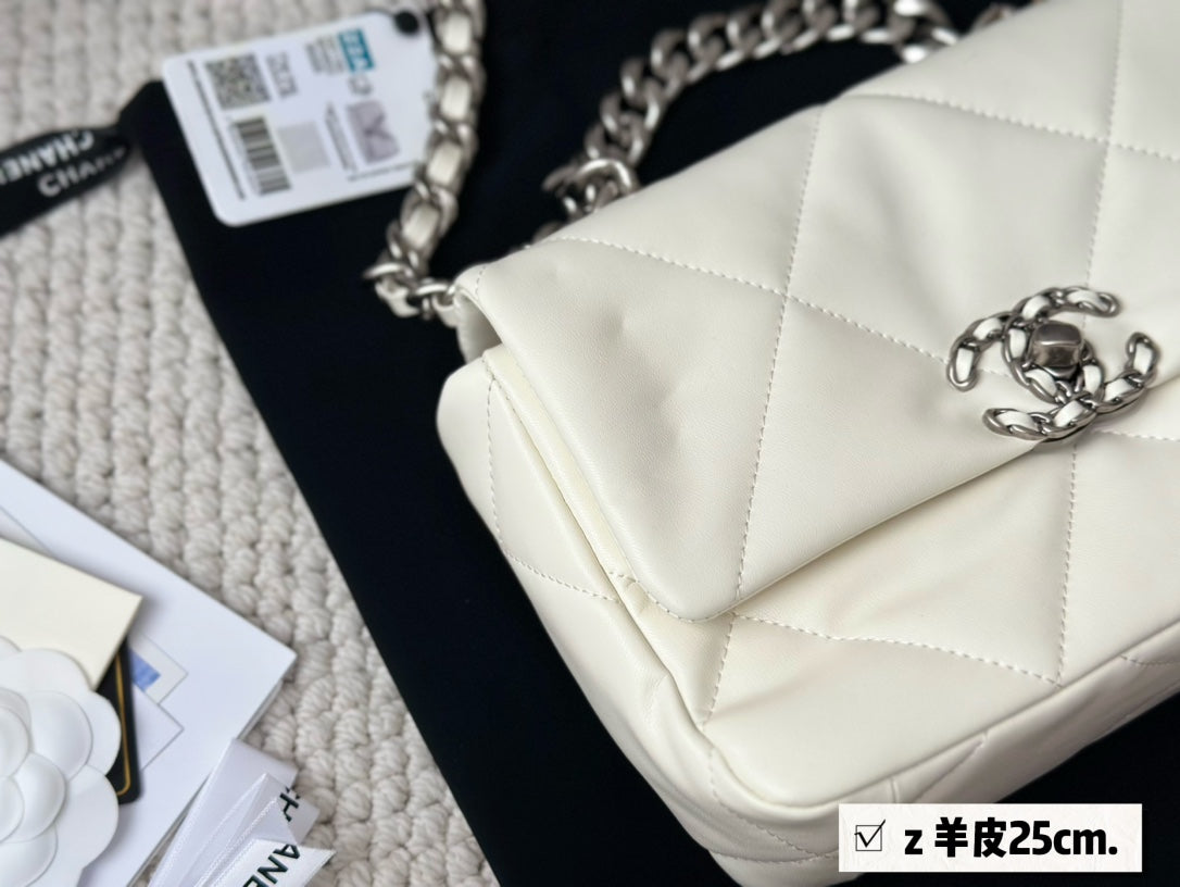 CC 19bag new arrival man and women bag size : 26 cm